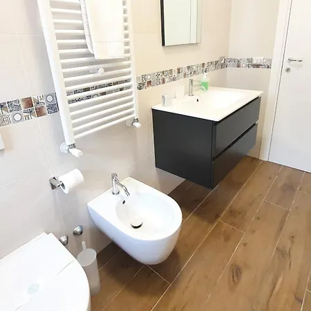 Vintage Charme - Policlinico Apartment *